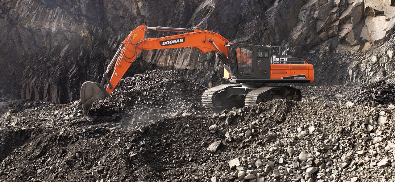 DX380LL-5-Road-Builder-landing-page_Desktop FNL1.jpg